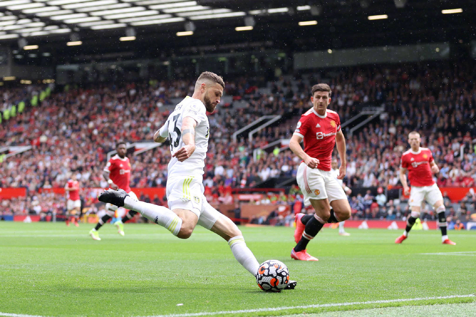 奥尔莫做出利拉德点腕看表庆祝动作，NBA雄鹿队发文致敬